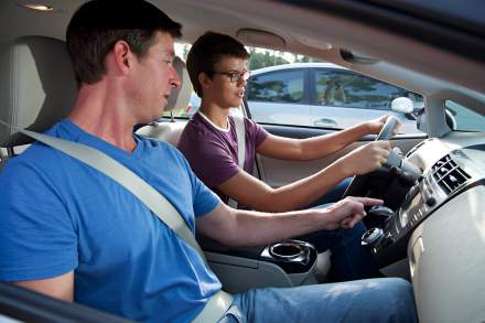 How to Pick the Right Sacramento Truck Driving School
